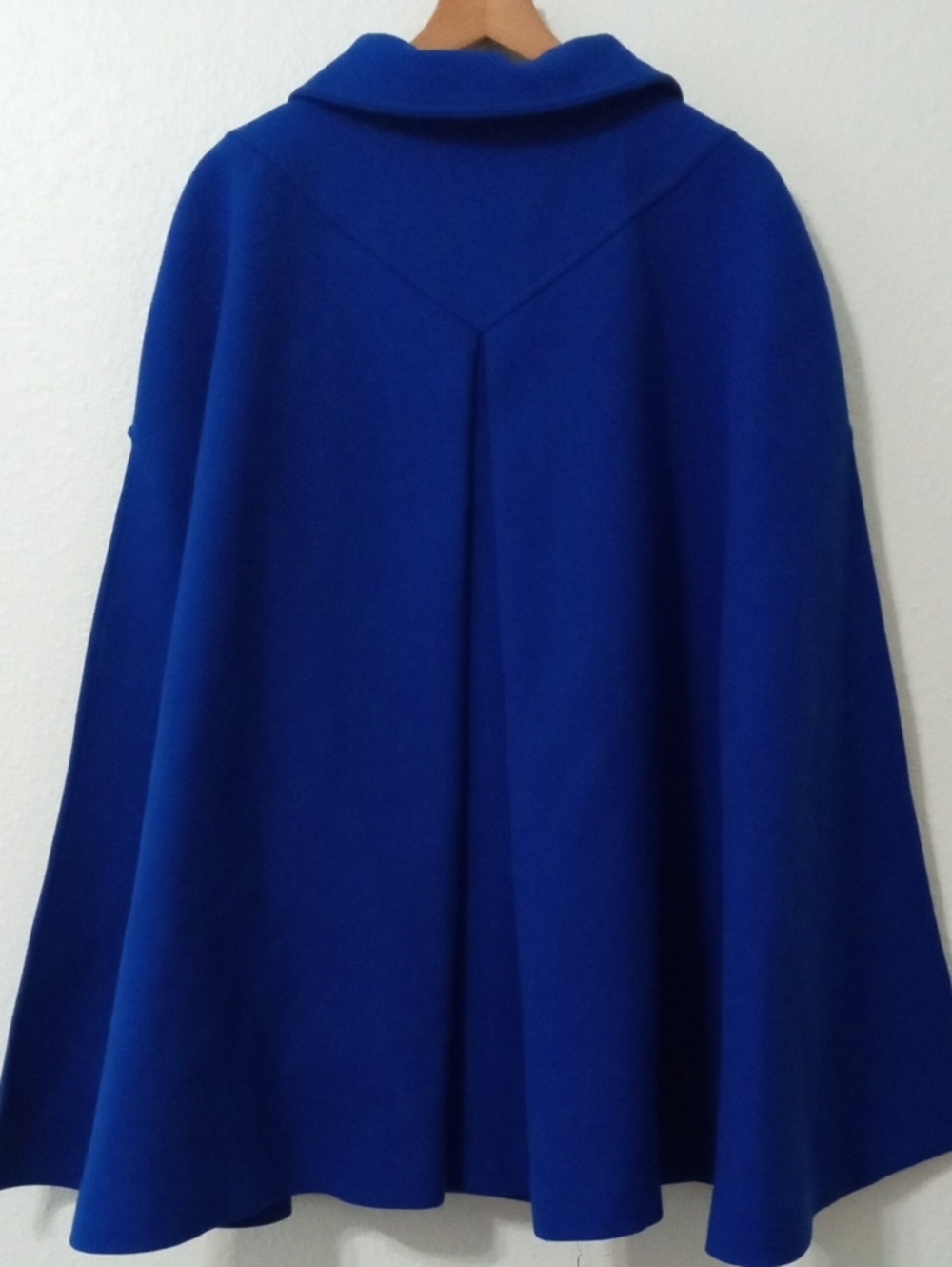 Milly Cape - Picture 8 of 12